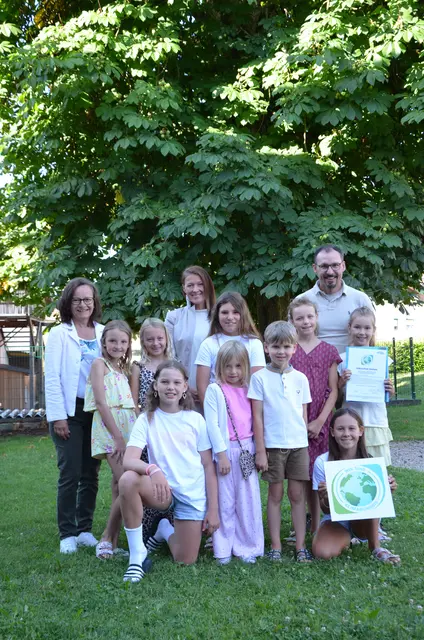 Gemeinsam für das Klima. Die Volksschule Seeham beteiligt sich an einem Projekt, dass die Zukunft ein Stück weit besser machen wird.  
