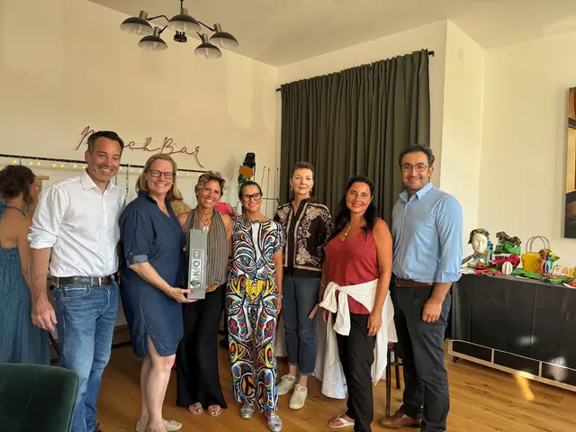 WKNÖ-Außenstellenobmann Andreas Kirnberger, FiW-Bezirksvorsitzende Astrid Wessely, Karin Holzer, Fanny Abrari, Belinda Estl, Nadja Maleh, WKNÖ-Außenstellenleiter Ramazan Serttas. | Foto: WKNÖ