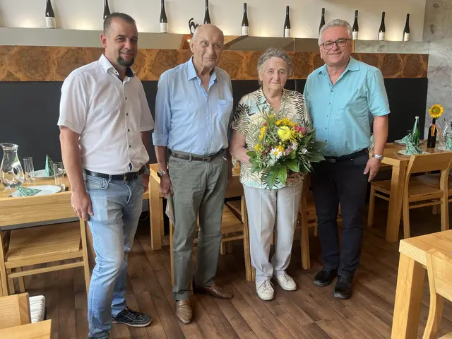 Vizebürgermeister  Christian Pfarr, Johann Müllner, Johanna Müllner und Bürgermeister Alfred Kridlo. | Foto: Gemeinde