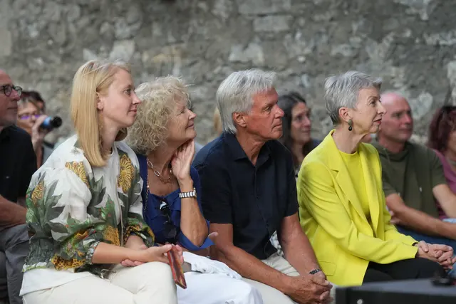 Das Publikum in der Ruine Hohenburg dankte den Geschwistern Limani mit begeistertem Applaus und Standing Ovations für einen außergewöhnlichen Konzertabend. | Foto: Willi Pleschberger und Elisabeth Kubin