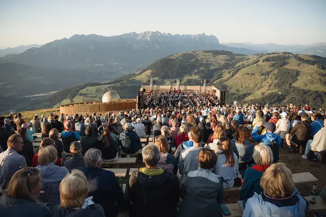 Rund 800 Besucherinnen und Besucher kamen zum Konzert. | Foto: Florian Egger