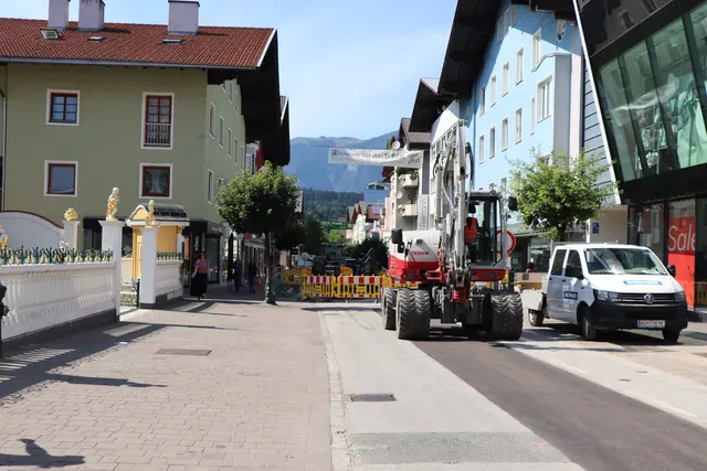 Mehr Bäume, zusätzliche Grünflächen und großzügige Aufenthaltsbereiche sollen die Innenstadt weiter aufwerten und Raum für Gastgärten sowie Veranstaltungen schaffen. | Foto: Martina Obertimpfler 