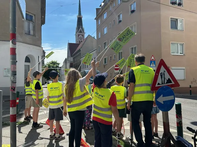 Die Aktion kam bei den Kindern gut an und ermöglichte ihnen gleichzeitig, sich aktiv mit dem Thema Verkehrssicherheit auseinanderzusetzen.
 | Foto: BV18 & Wiener Familienbund