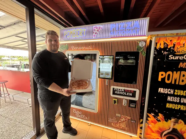 Person mit Pizza