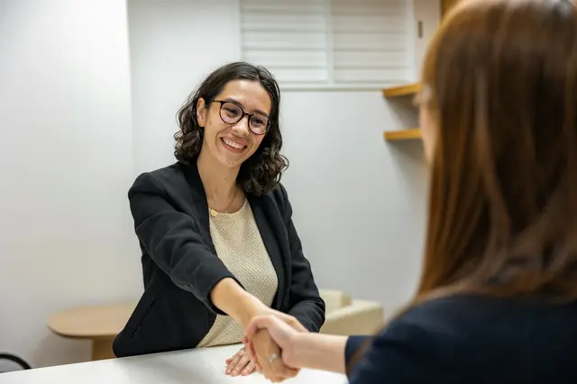 Im Juni waren 664 Frauen im Bezirk von Arbeitslosigkeit betroffen, das sind um 8,1 Prozent mehr als im Vorjahr.