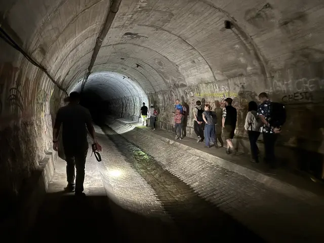 Kaum Tageslicht, dafür beeindruckender Nachhall: Im Grazbachkanal ließ es sich überraschend gut jodeln. | Foto: Nina Hörack/MeinBezirk