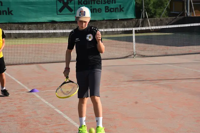 Der Tennis4Kids-Kindertenniskurs ist vor Kurzem gestartet und erfreut sich großer Beliebtheit. Insgesamt nehmen 28 Kinder teil.  | Foto: Zinterhof