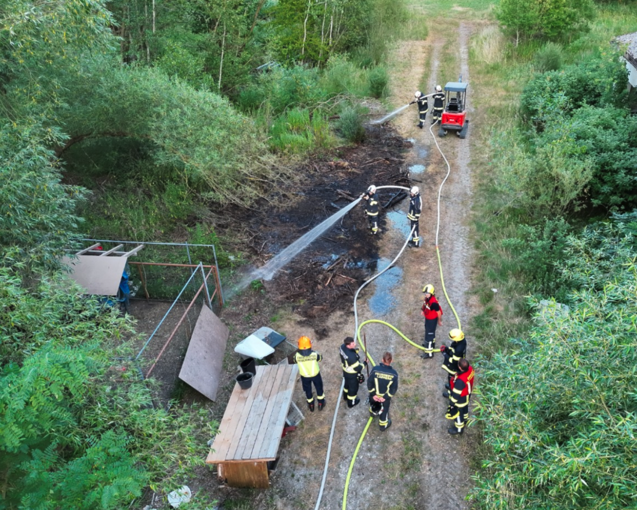 Lasberg, Kefermarkt: Firefighters successfully extinguish brush fire - | ...