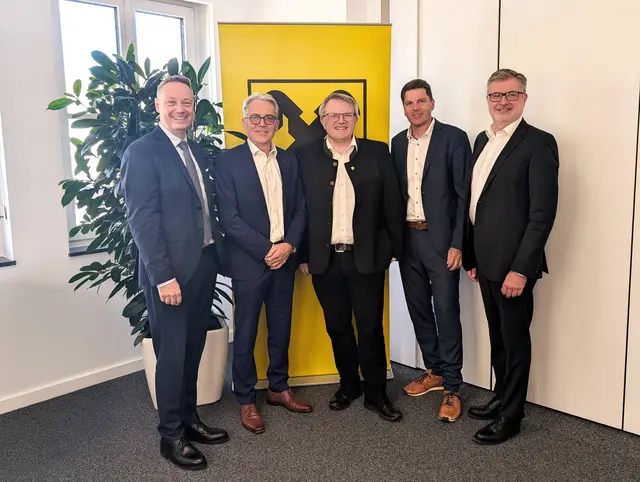 Adi Feichtinger, Obmann Leopold Hofbauer-Schmied, Christian Miniböck, Andi Knapp, AR Vorsitzender Günther Hiermann | Foto: Raiffeisenbank Langenlois