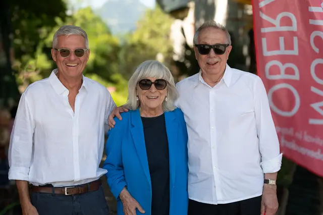 Markus Aicher (Musikfilmtage Oberaudorf), Margarethe von Trotta und Dieter Kosslick (v.l.) freuen sich über die gelungenen Musikfilmtage Oberaudorf.  | Foto: Thomas Wachinger