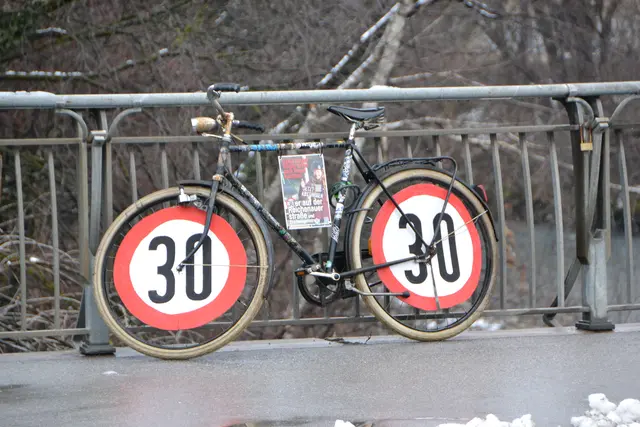 "Aktionsrad" auf der Pradler Brücke | Foto: Friedrich Stepanek