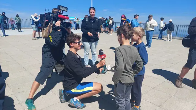 Auch ein Kamerateam des ORF war vor Ort und führte Interviews. | Foto: ORF Radio Tirol/Patricia Graeff