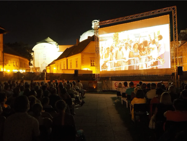 Das Mythos Film Festival findet dieses Jahr vom 22. Juli bis 30. August im Rathauspark statt. | Foto: Stadtgemeinde Klosterneuburg