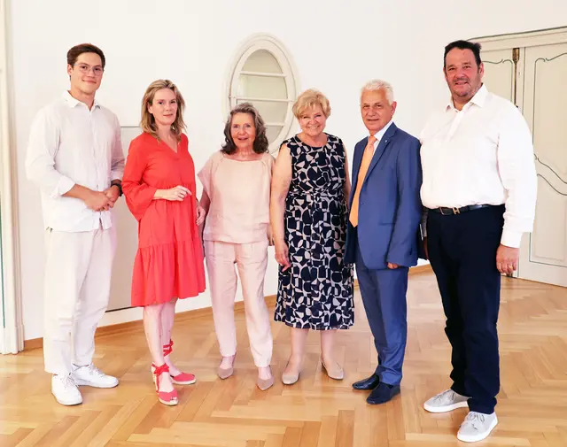 Herzlichen Glückwunsch zum 80. Geburtstag: Martha Graf und Amalia Meisel (v.l.). | Foto: Marktgemeinde Maria Enzersdorf