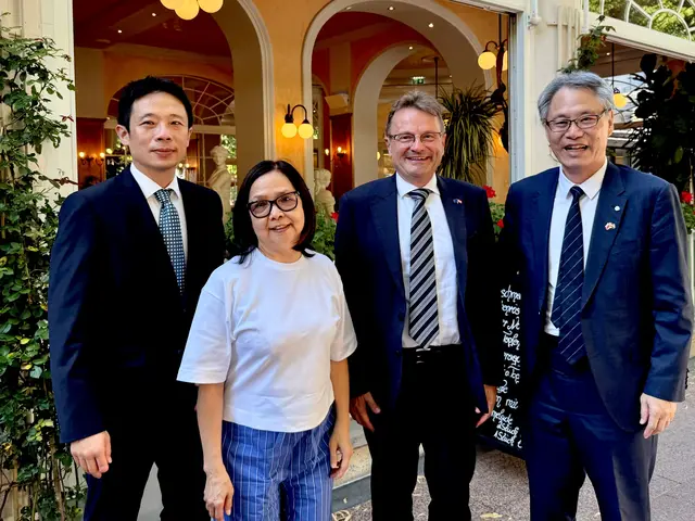 Gespräch und Austausch in den Bereichen Bildung, Kultur und Wirtschaft (v.l.n.r.): Chinghua Tsai, Chen Mei-Lan vom Restaurant Umeko in Bad Ischl, Europaabgeordneter Hannes Heide und Hans Suan-yung Liu. | Foto: Heide