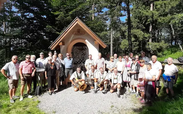 Am Duxerköpfl in Kufstein wurde mit zahlreichen damaligen Helfern und Gönnern gefeiert. | Foto: Stoaschleidara