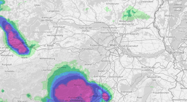 Stand 16.30 Uhr waren vor den Toren Wiens bereits kräftige Regenschauer erkennbar. | Foto: Screenshot GeoSphere