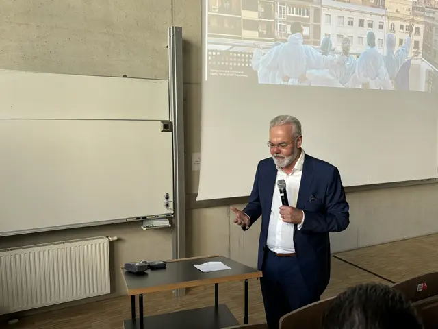 Jürgen Osterbrink, Vorstand Institut für Pflegewissenschaft und -praxis an der PMU  | Foto: Lisa Gold