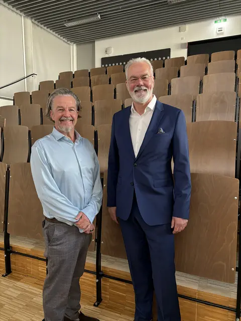 Pflegeexperte Howard Catton (links), CEO des International Council of Nurses (ICN) und Jürgen Osterbrink, Vorstand Institut für Pflegewissenschaft und -praxis an der PMU | Foto: Lisa Gold
