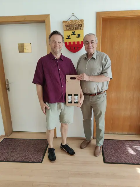 Bürgermeister Wolfram Erasim mit Pfarrer Wolfgang Kimmel | Foto: Gemeinde Rabensburg