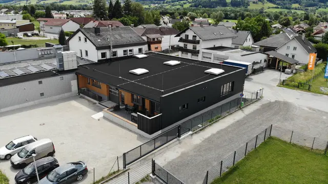Der neue Anbau wurde in Holzriegelbauweise errichtet. | Foto: Kreateam