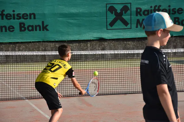 Der Tennis4Kids-Kindertenniskurs ist vor Kurzem gestartet und erfreut sich großer Beliebtheit. Insgesamt nehmen 28 Kinder teil.  | Foto: Zinterhof