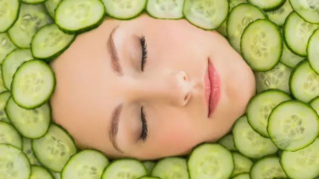 Wenig Kalorien, viel Wasser und wertvolle Mikronährstoffe – die Gurke ist ein idealer Begleiter für eine ausgewogene Ernährung.