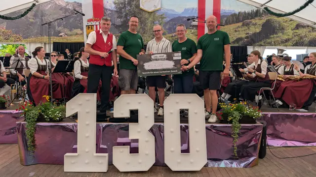 Spendenübergabe: Kapellmeister-Stellvertreter Johann Lengauer, Obmann Stefan Lampl, Lebenshilfe-Werkstätten-Leiter Matthias Lindtner, Kapellmeister Florian Huber und Obmann-Stellvertreter Christian Leitner. | Foto: MV Pergkirchen
