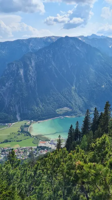 Der Achensee zählt laut Studie zu den Tiroler Gewässern mit besonders großem Potenzial für die lokale Gewinnung von Wärmeenergie. | Foto: Energieagentur Tirol/Thalheim