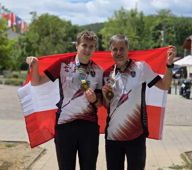 Die Attergauer Bowhunters sind stolz auf den Europameistertitel von David Vollmeier (l.) und den Podestplatz von Dietmar Vollmeier (r.). | Foto: Vollmeier