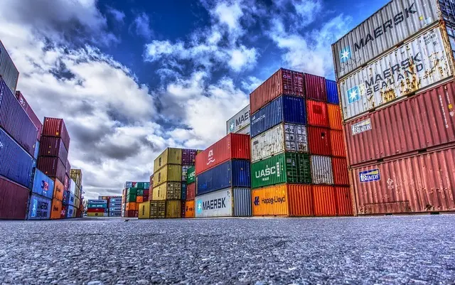 Licht und Schatten: Insgesamt sanken die steirischen Exporte im Vergleich zu 2024 um 275 Millionen Euro, das Minus fiel aber geringer aus als in anderen Industrie-Bundesländern.  | Foto: pixabay