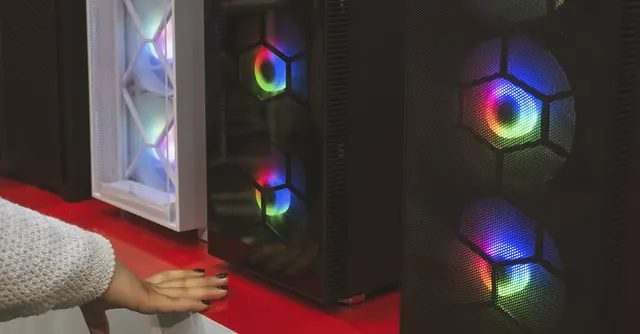 RGB-Beleuchtung ist bei Gaming PCs zwar Gang und Gebe, sollte aber nicht zur Priorität bei der Geräteauswahl gemacht werden. | Foto: Kingston Technology