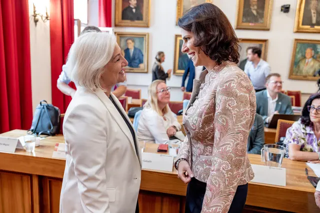 Landeshauptfrau Karoline Edtstadler und Stadträtin Andrea Brandner | Foto: Stadt Salzburg/Wildbild