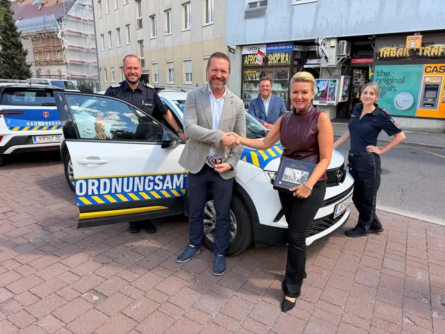 Christian Herzog (Mitarbeiter Ordnungsamt Klagenfurt), Mario Gubesch (Geschäftsführer Ordnungsdienst Linz), Stadträtin Sandra Wassermann, Wilfried Kammerer (Abteilungsleiter Ordnungsamt) und Tanja Perne (Mitarbeiterin Ordnungsamt Klagenfurt). | Foto: Büro Stadträtin Wassermann