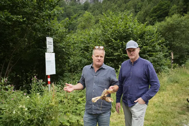 Peter Lepkowicz (Schwarzau/Geb.) und Hannes Döller (Reichenau) drängen auf eine Lösung. | Foto: Santrucek