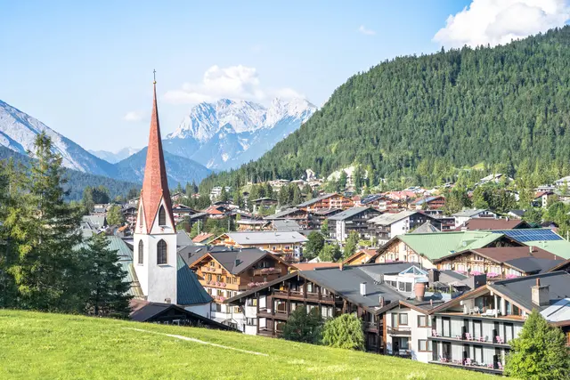 Bei einem Arbeitsunfall am Dienstag in einem Heizwerk in Seefeld wurde ein 42-jähriger Arbeiter schwer am Bein verletzt. | Foto: smarterpix/CAHKT