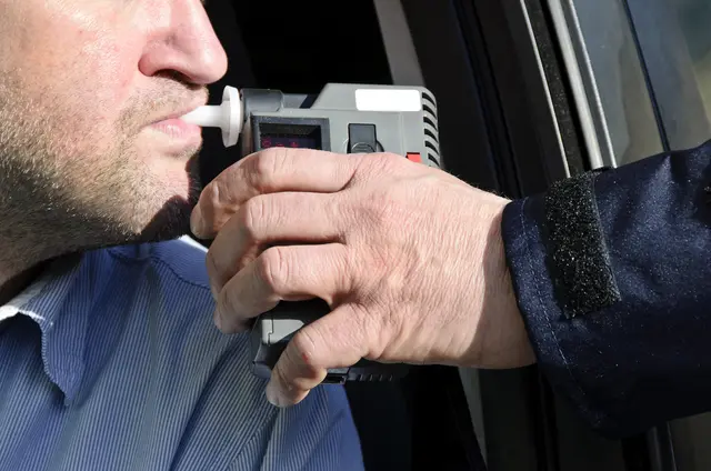 Beim Vater der 18-Jährigen verlief ein Alkotest positiv.  | Foto: smarterpix (Symbolbild)