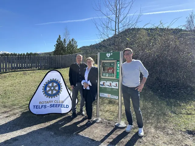Markus Niederwieser (Rotary Club Telfs-Seefeld), Bürgermeisterin Andrea Neuner (Gemeinde Seefeld) und Peter Mayr (Rotary Club Telfs-Seefeld) (v.r.). | Foto: Rotary Club Telfs-Seefeld