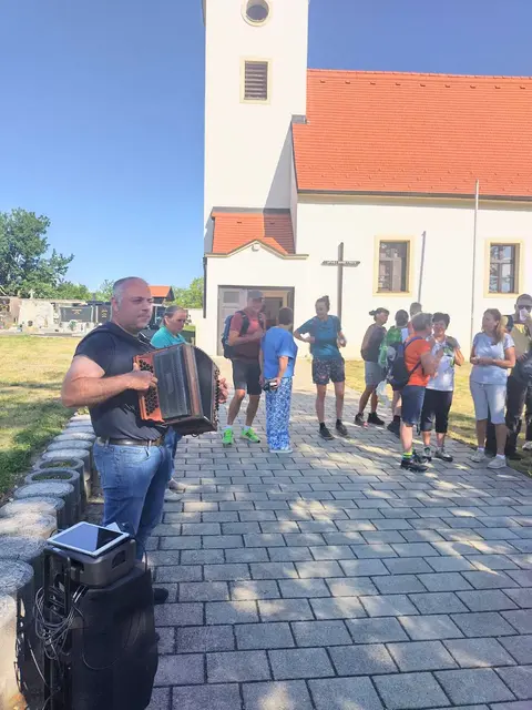 ...musikalische Unterstützung am Start von Rainer Weber