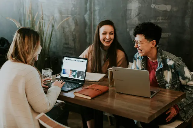 Die neue Jobplattform richtet sich an junge Menschen.