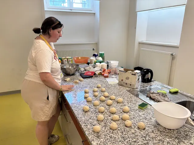Es wurden fleißig Brötchen gebacken. | Foto: MeinBezirk/Astrid Moder