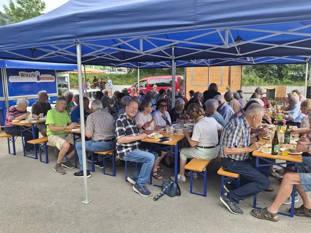 Grillen am Bauernmarktplatzl war in Himmelberg angesagt. | Foto: Privat