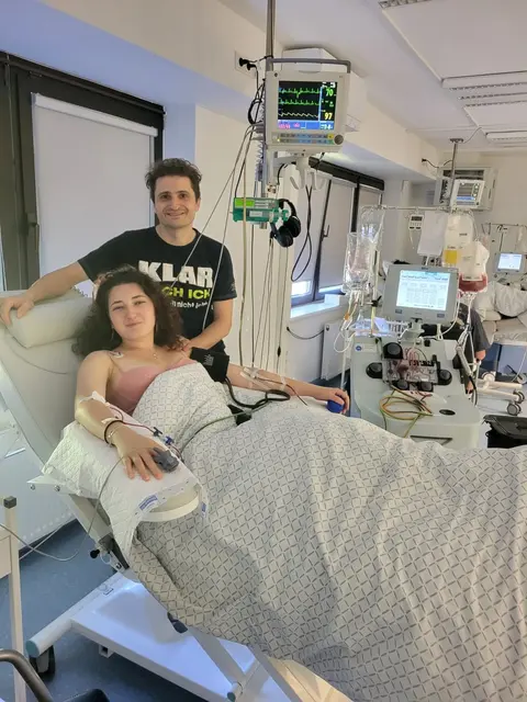 Adina-Maria Mois im Bild mit ihrem Partner: Die Stammzellspende wurde für die 23-Jährige zu einer besonderen Lebenserfahrung. | Foto: Privat