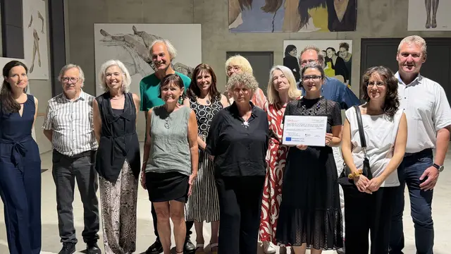 Die Künstlerinnen und Künstler sowie die Verantwortlichen bei der Vernissage in Eggersdorf bei Graz. | Foto: HSL