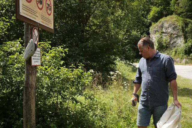 Immer wieder findet man im Höllental herrenlose Schlapfen. | Foto: Santrucek