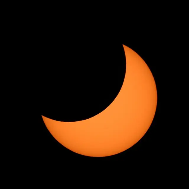 Die partielle Sonnenfinsternis am 12. August ab ca. 18:30 Uhr bis zum Sonnenuntergang verspricht auch in Tirol beeindruckende Ausblicke. MeinBezirk hat für den Bezirk jene Orte ausgewählt, an denen das Himmelsschauspiel besonders gut zu sehen sein dürfte.
 | Foto: Greg Hewgill, CC BY-SA 3.0