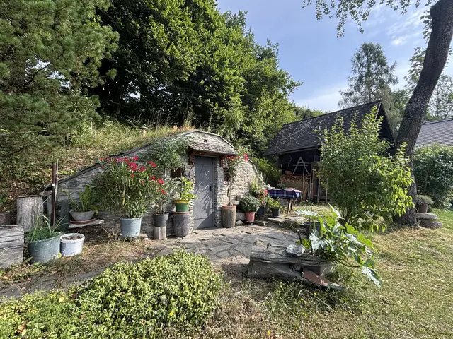 Den Erdkeller hat der rüstige Rentner auch selbst gebaut. | Foto: MeinBezirk.at/Astrid Siebert