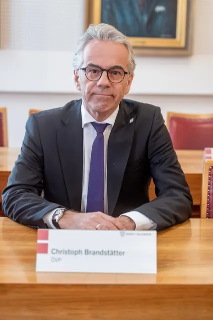 Am Mittwoch, 15. Juli 2026, wurde Christoph Brandstätter (ÖVP) neuer Vizebürgermeister der Stadt Salzburg. Die offizielle Angelobung erfolgte im Rahmen einer Gemeinderatssitzung in die Hand von Landeshauptfrau Karoline Edtstadler. | Foto: Stadt Salzburg/Wildbild