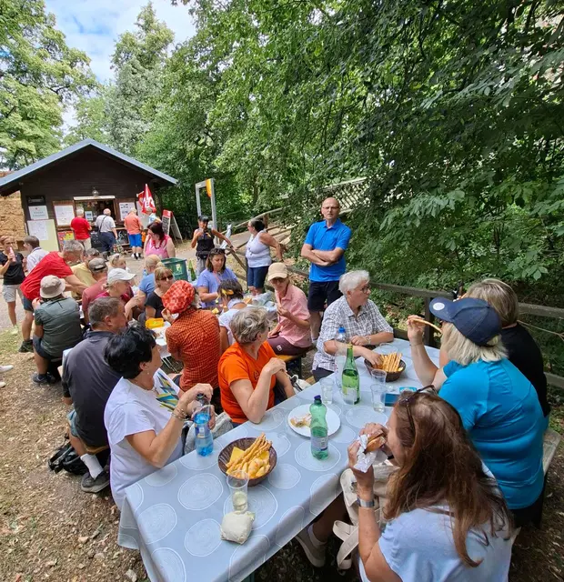 Labestation Ruine Landsee mit Ratsvikar Bernhard Reisner