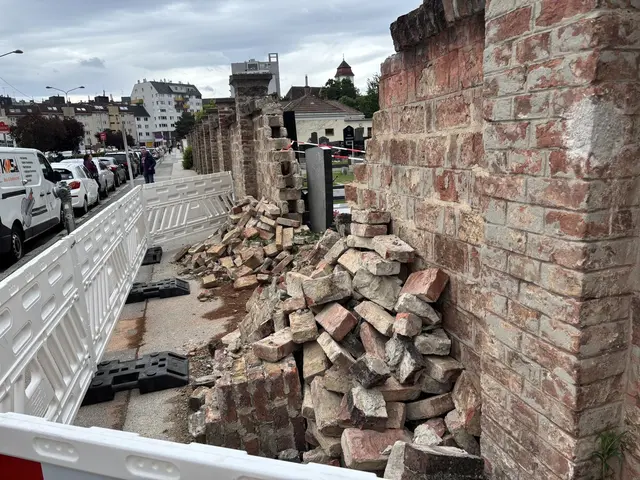 So sah die Mauer kurz nach dem Unfall Ende Mai aus. (Archiv) | Foto: z.V.g.